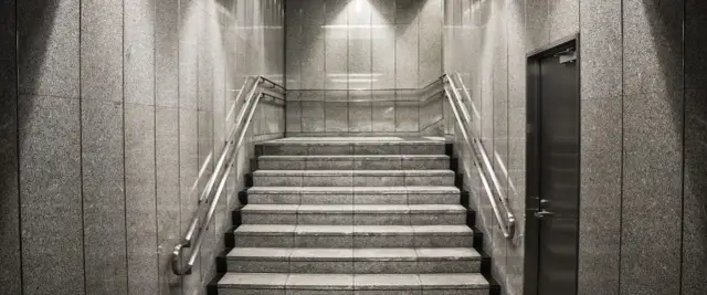 Czy schody to obiekt budowlany? Sprawdź przepisy i konsekwencje