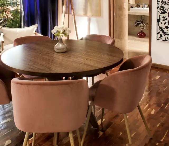 Ile cm na osobę przy stole – zapewnij komfort podczas posiłków