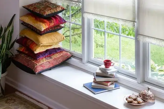 Jak zasłonić okno bez karnisza - proste i efektowne rozwiązania