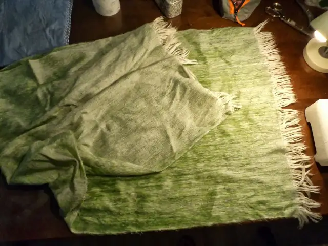 Jak uszyć ponczo z szala? Prosty poradnik DIY krok po kroku