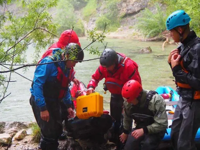 Jak zabezpieczyć telefon na kajakach i uniknąć jego zniszczenia