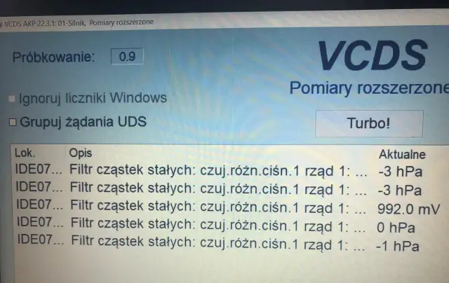 Ekran komputera z programem VCDS pokazujący pomiary ciśnienia różnicowego filtra DPF.