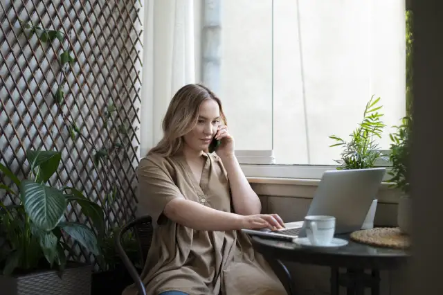 Cyfrowy wędrowiec: permanentne wyzwania bezpieczeństwa w pracy zdalnej