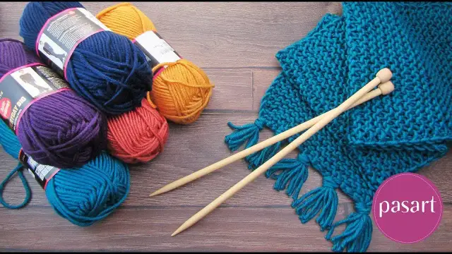 Jak zrobić szalik na drutach - proste kroki dla początkujących