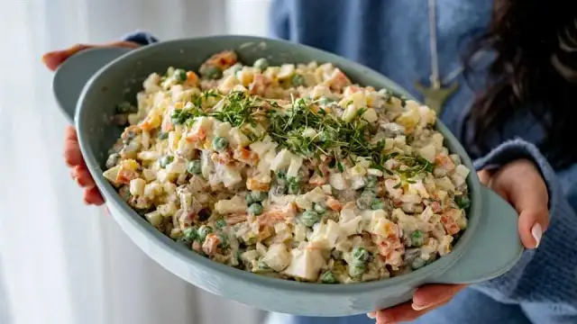 Czy obierać warzywa do sałatki przed gotowaniem? Oto prawda!