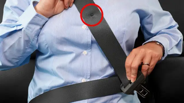 Guzik na pasach bezpieczeństwa: klucz do komfortu i ochrony w samochodzie