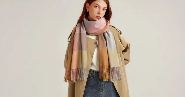 Jak wiązać szalik do kurtki, aby wyglądać stylowo i modnie