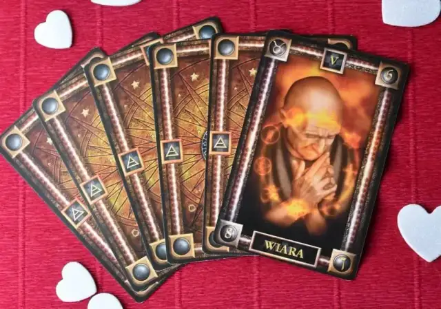 Arcykapłan w tarocie: pełne znaczenie karty w interpretacji życiowej