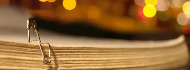 Co oznacza agrafka na ubraniu i jak może uratować Twój styl