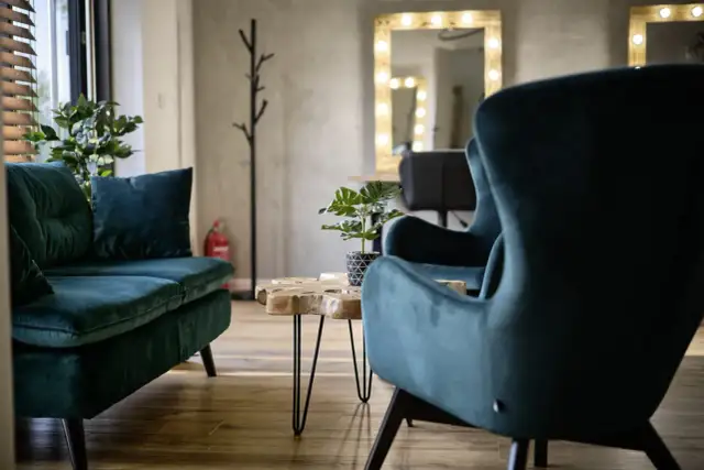 Ile się płaci za wynajem stanowiska fryzjerskiego? Zaskakujące ceny!