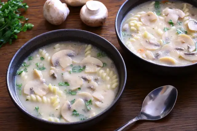 Jak zrobić idealną zupę pieczarkową? Sekrety i przepis krok po kroku