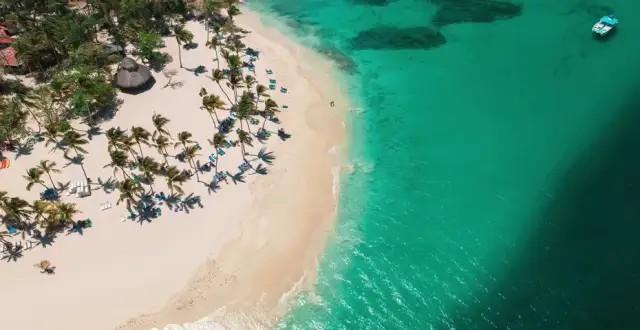 Dominikana: raj na Karaibach? Odkryj sekrety i zaplanuj podróż marzeń!