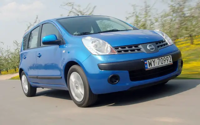 Nissan Note pojemność baku: E11 vs E12. Ile km na rezerwie?
