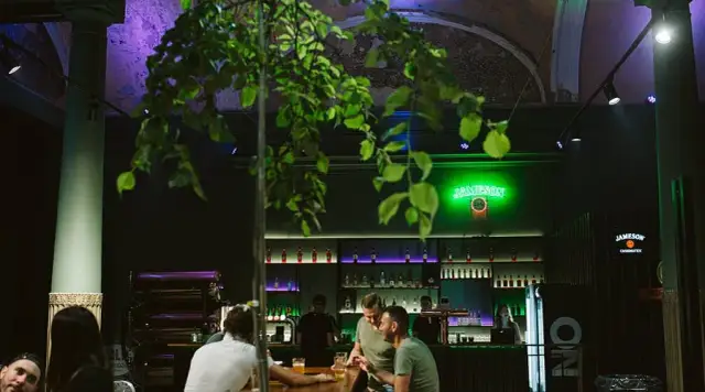 Gdzie zjeść we Wrocławiu? TOP restauracje, bary i food halle