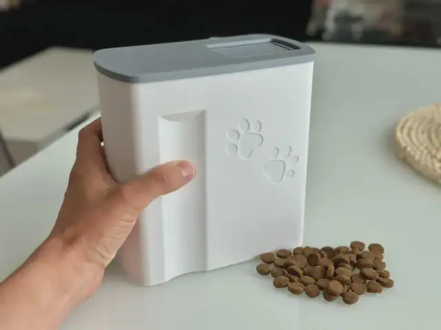 Jak zrobić dozownik karmy dla psa - Projekty DIY dla każdego