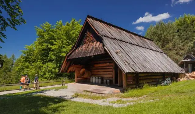 Bacówka Czorsztyn: Gdzie znaleźć najlepsze oscypki i tradycję góralską