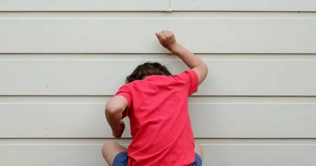 Autyzm u 4-latka: Jak rozpoznać wczesne objawy i co robić dalej?