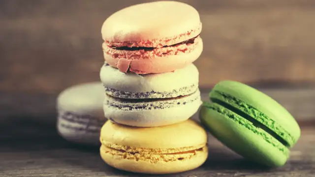 Idealne makaroniki: Przepis, triki i koniec z cukierniczymi wpadkami.