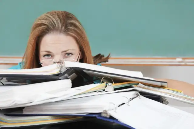 Czy nauczyciel w trakcie studiów podyplomowych może uczyć? Warunki i wymogi