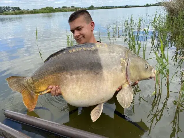 Gdzie można łowić ryby z kartą wędkarską? Odkryj najlepsze miejsca
