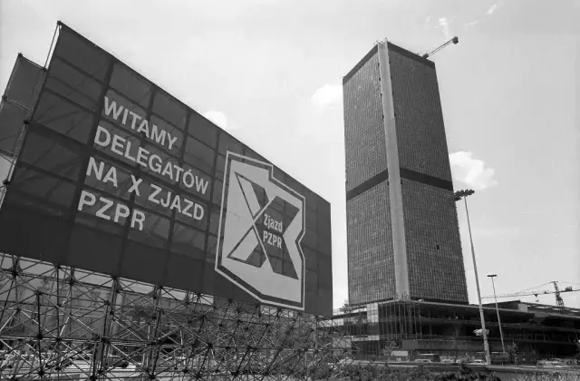 Warszawski Marriott: Kiedy powstał? Historia, budowa i symbolizm