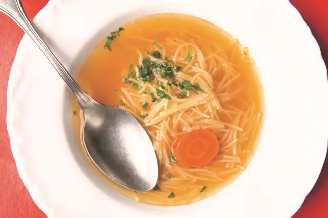 Idealny rosół wegetariański: smak jak u babci bez mięsa