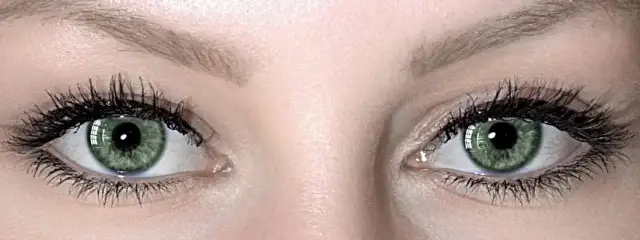 Maquillaje para un vestido verde: realza tu look con estos consejos