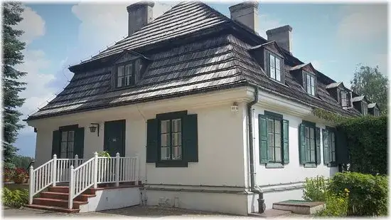 Zabytkowy dworek w Jarczewie: historia, architektura i atrakcje