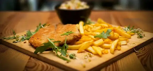 Co zjeść w Łodzi? Odkryj najlepsze lokalne przysmaki i restauracje