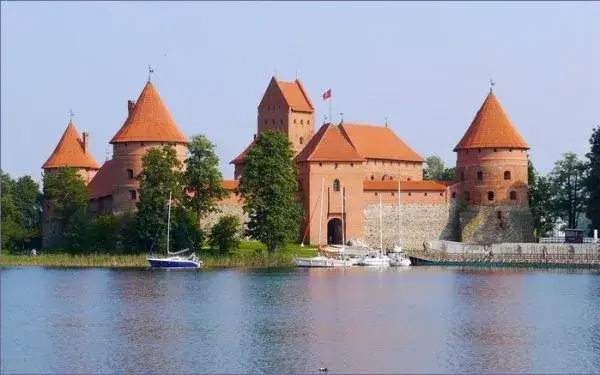 Litwa atrakcje: odkryj niezapomniane miejsca i ukryte skarby