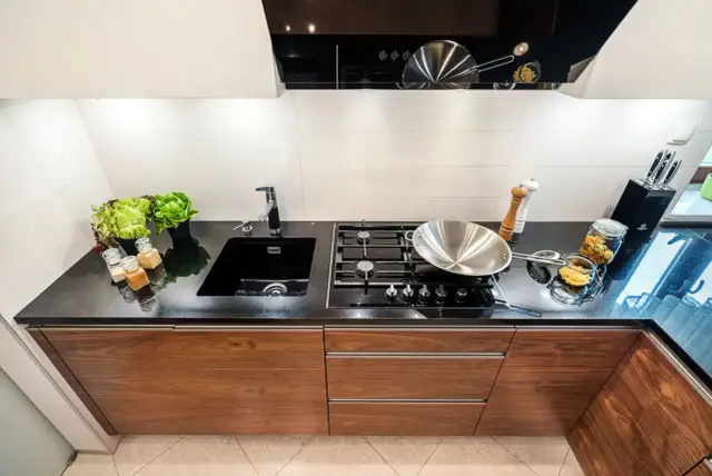 Jakie firmy oferują najlepsze blaty kuchenne laminowane? Porównanie