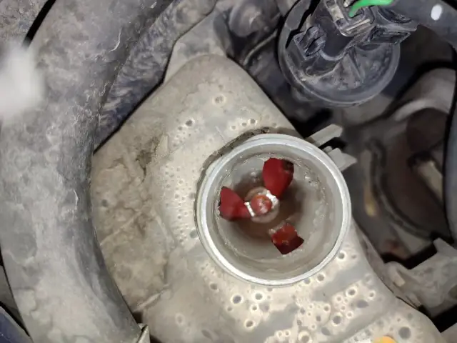 Ile wchodzi płynu do chłodnicy Renault Scenic? Sprawdź, aby uniknąć problemów