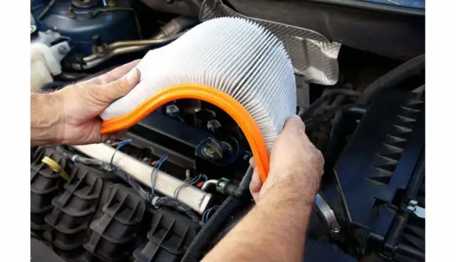 Quand changer votre filtre à air ? Protégez votre moteur et votre budget.