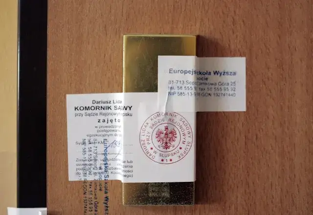 Co może zabrać komornik z mieszkania rodziców? Uniknij utraty rzeczy