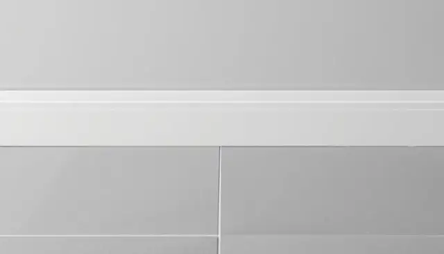 Jak dobrać listwy przypodłogowe do szarych płytek: skuteczne porady