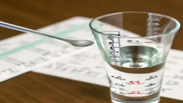 Ile ml ma kieliszek wódki? Poznaj standardowe pojemności i różnice