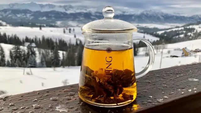 Jak parzyć herbatę kwitnącą, aby uniknąć zniszczenia smaku?