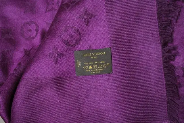 Jak rozpoznać oryginalny szal Louis Vuitton i uniknąć podróbek