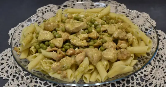 Penne z kurkami: Prosty przepis na pyszne danie pełne smaku
