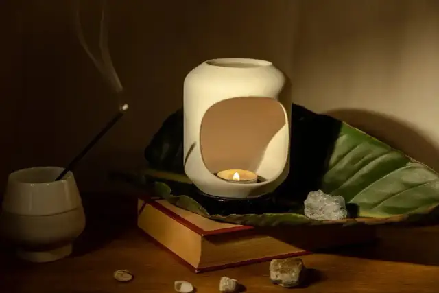 Kominek zapachowy: Jak używać olejków? Bezpiecznie i skutecznie