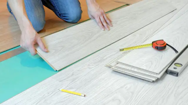 Ile paneli podłogowych jest w paczce? Odkryj zaskakujące różnice