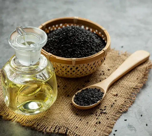 Jak stosować olejek z czarnuszki? Skuteczne metody i porady