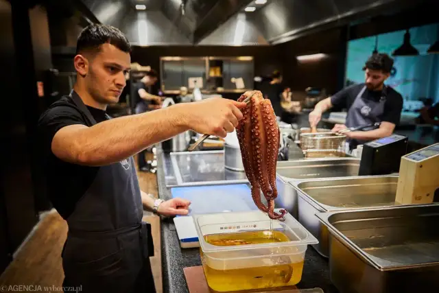 Gdzie zjeść w Warszawie? Od barów mlecznych po gwiazdki Michelin