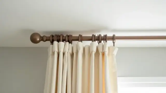 Jak zamontować karnisz sufitowy - uniknij najczęstszych błędów