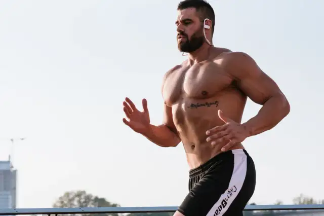 Ile białka dziennie przy ćwiczeniach? Odkryj idealną dawkę dla siebie