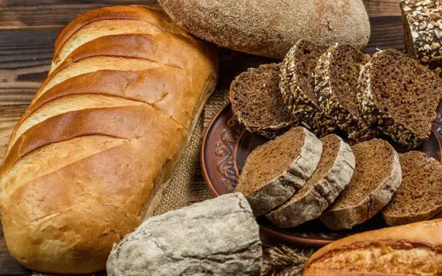 Czy chleb pszenny jest zdrowy? Odkryj prawdę o jego wartościach