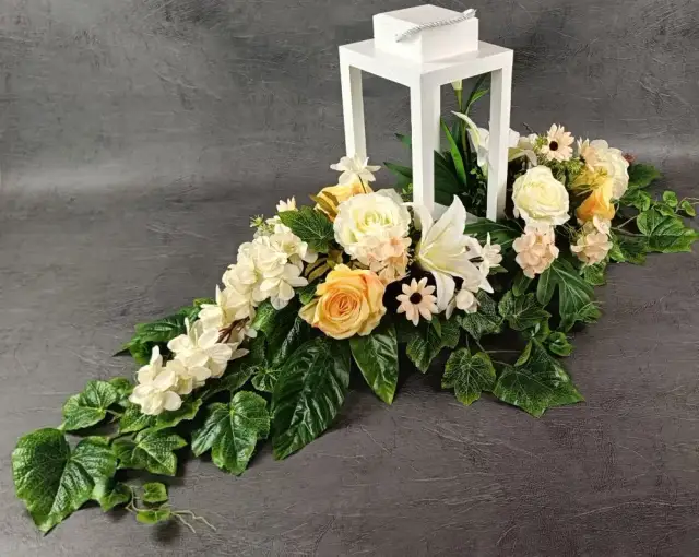 Jak zrobić stroik z lampionem na cmentarz, by uczcić bliskich