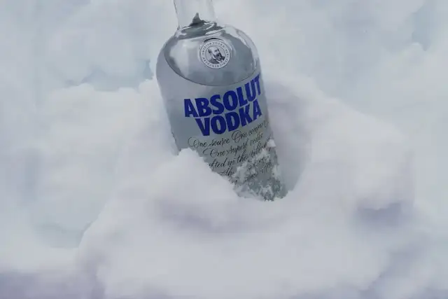 Jak liczyć wódkę na wesele? Praktyczny poradnik bez stresu!