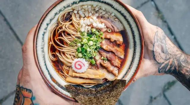 Japonia: Ramen od 11 PLN! Gdzie jeść tanio i jak zamawiać?