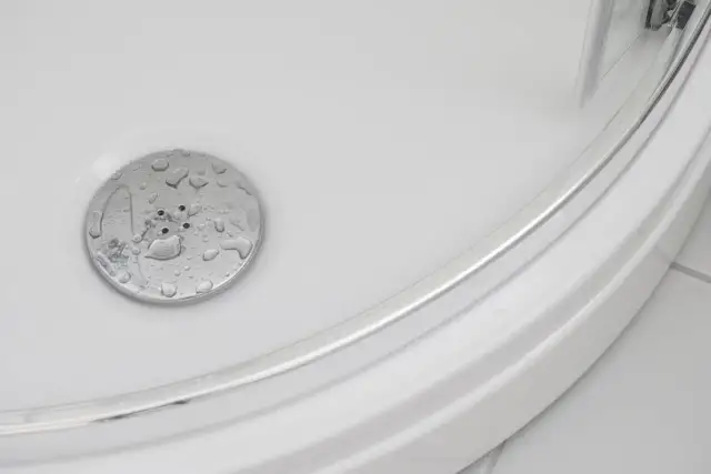 Jaki brodzik akryl czy konglomerat - co wybrać, aby uniknąć problemów?